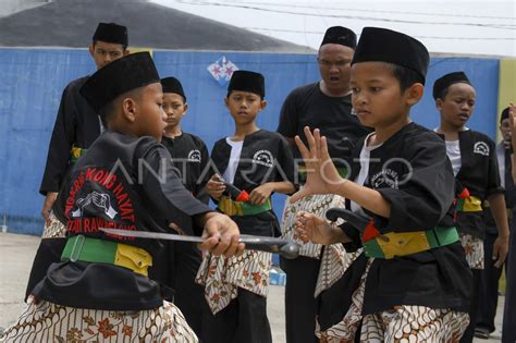 Pagelaran Seni Budaya Kampung Silat Rawa Belong Antara Foto