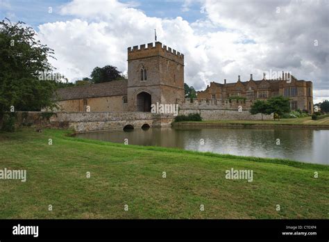 Broughton Oxfordshire High Resolution Stock Photography And Images Alamy