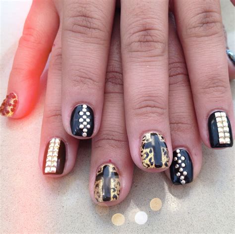 Black & Gold Nail Art! | Black gold nails, Nail photos, Gold nails