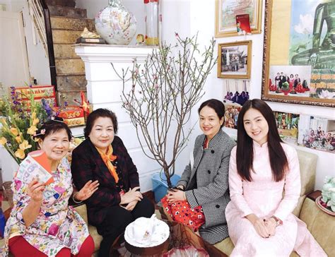 Lo T Sao V Hot G L Vi T C Ng Ch N M C O D I Xinh Mu N X U Trong Ng Y M Ng T T