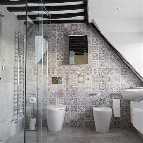 How to Choose the Best Tile for an Accent Wall in Your Bathroom Remodel