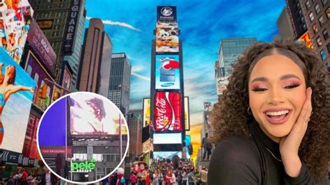 Cesia Sáenz aparece en las gigantescas pantallas del Times Square