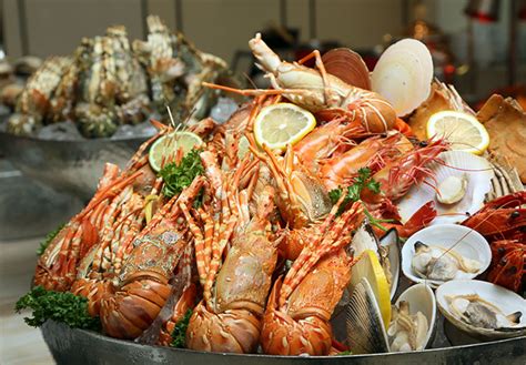 M Ng I L T I Buffet Nineteen Caravelle Hotel Saigon