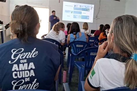 Agentes comunitários de saúde e endemias do município participam de