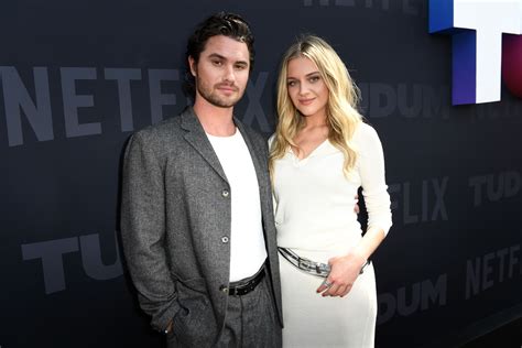Kelsea Ballerini, Chase Stokes' Split Comes After Therapy and 'Full