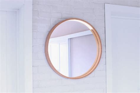 Деревянные зеркала на стену с подсветкой в ассортименте