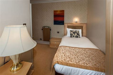 Best Price on Heathlands Hotel Bournemouth in Bournemouth + Reviews