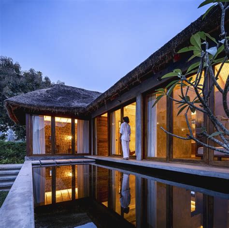 Sumatra Bali Villa / The Auburn Studio | ArchDaily