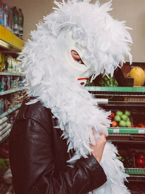 Popularizadas Pelas Pussy Riot Toucas Ninja Viram Febre Nas Ruas Da R Ssia Russia Beyond Br