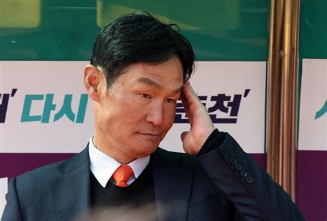 강원fc 최용수 감독과 결별 신임 사령탑에 윤정환 감독 선임 한국일보