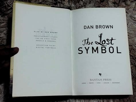 THE LOST SYMBOL By DAN BROWN Hardbound Preloved S 1 Hobbies