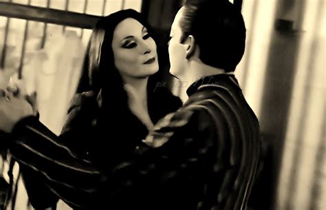 Gomez Addams Gomez And Morticia Morticia Addams Raul Julia Anjelica