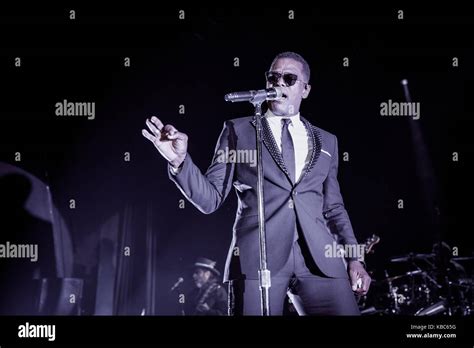 Maxwell singer hi-res stock photography and images - Alamy