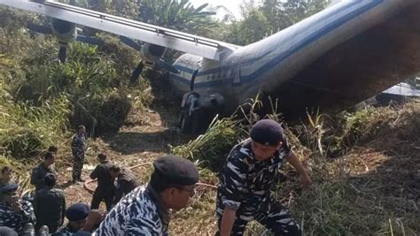 Un Avión Del Ejército De Myanmar Se Estrella En Un Aeropuerto De India