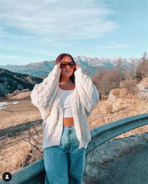 Jean Pierre Pernaut Sa fille Lou sensuelle en crop top décolleté