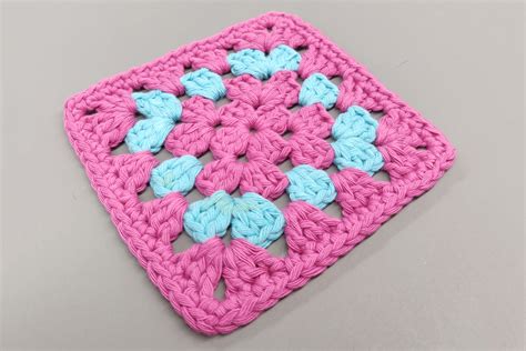 How to crochet a granny square - Gathered