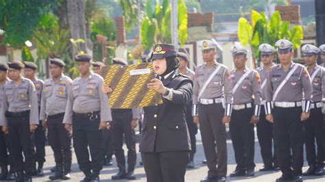 Polrestabes Surabaya Gelar Upacara Hari Sumpah Pemuda Narasi