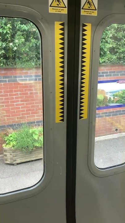 Northern Class 323 Doors Closing Train Viral Class323 Northern Doors Youtube