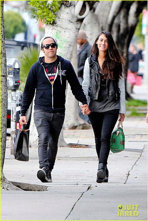 Ashlee Simpson Bikini Babe In Hawaii Photo Ashlee Simpson Bikini Bronx Wentz