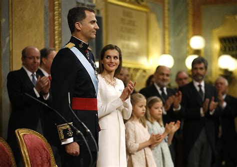 Spain S New King Felipe Vi Sworn In In Muted Ceremony Newsweek