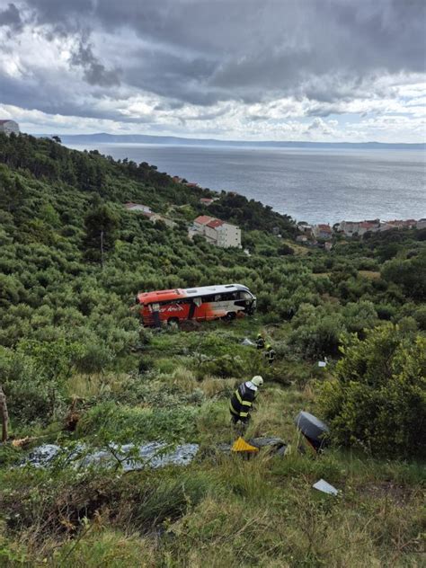 Video Nesre A Kod Makarske Autobus Sletio U Metara Duboku