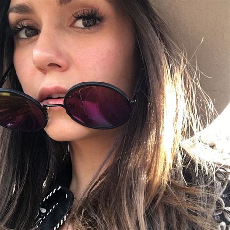 Nina Dobrev Atriz Wiki Bio Idade Altura Peso Namorado