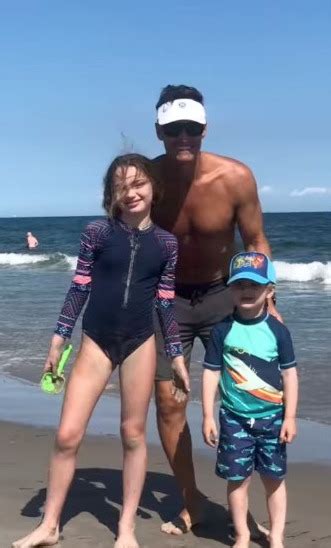 GMA Fans Lust Over Rob Marcianos Hot Dad Bod After He Shares Shirtless Photos During Beach