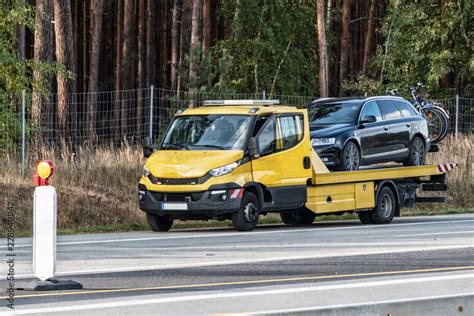 Abschleppwagen Auf Der Deutschen Autobahn Stock Photo Adobe Stock