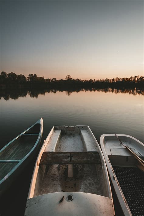 Lake Fishing Boat Wallpaper