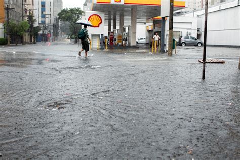 Fotos Chuva Atinge S O Paulo E Provoca V Rios Pontos De Alagamento