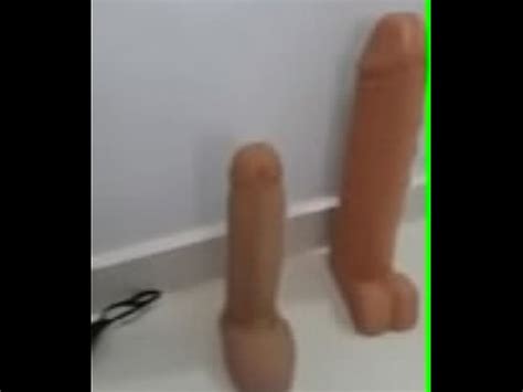 Mostrando os meus brinquedinhos consolos grossos e grandes Que delícia XVIDEOS