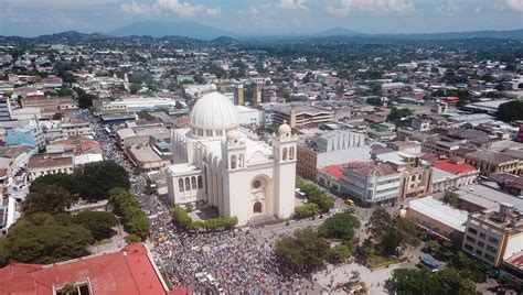 Cómo obtener la residencia en El Salvador