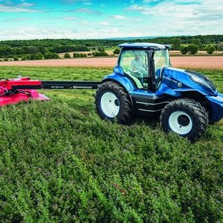 New Holland Presents Its Concept Tractor Powered By Methane And Its