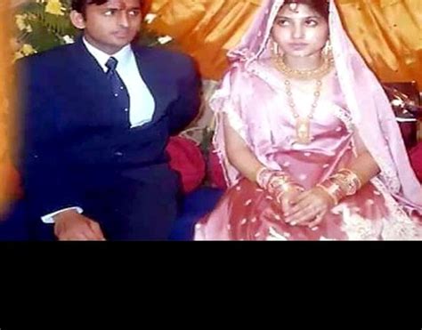 Akhilesh Yadav And Dimple Yadavs During Their Wedding Function