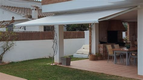 Toldo en el jardín para vivienda particular Toldos Tárrega Castellón