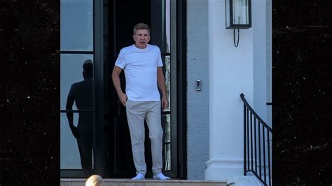 Todd Chrisley Seen For First Time on House Arrest, Sweet Delivery From ...