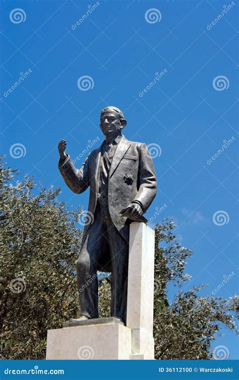 Malta, Streets of Valletta stock photo. Image of barracca - 36112100