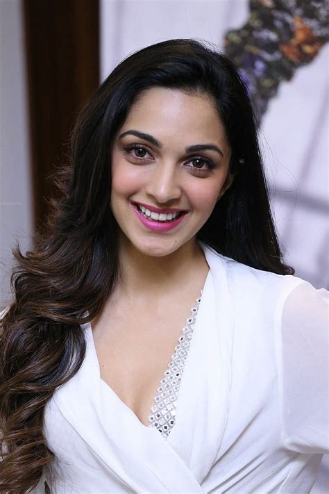 Kiara Advani Actress Bollywood Smile Hd Phone Wallpaper Peakpx