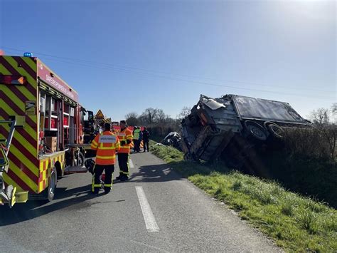 Deux Personnes Décédées En Mayenne Dans Un Choc Frontal Entre Un Poids