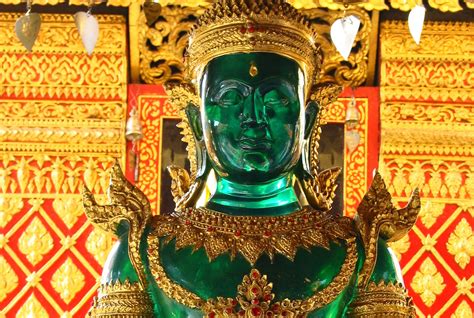 Emerald Buddha Wat Doi Suthep Wp