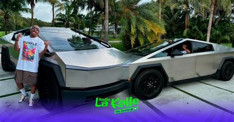 Jefferson Farf N Se Luce Junto A Un Lujoso Auto Tesla Cybertruck