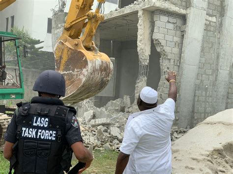 Lagos Govt Commences Removal Of Illegal Buildings In Banana Island