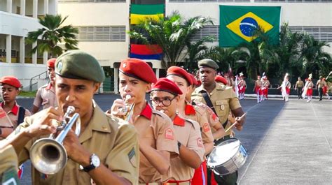 Solenidade para recepção dos novos alunos do Colégio Militar de Salvador