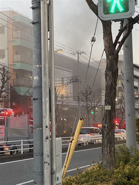 【大規模火災】東京都杉並区桃井で火事！「レクサス荻窪」が延焼中 環八が大渋滞 いろまと最新ニュース