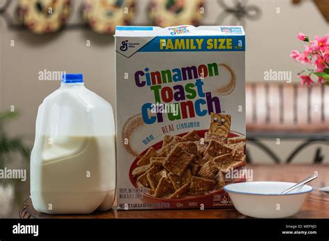 Cinnamon Toast Crunch Hi Res Stock Photography And Images Alamy