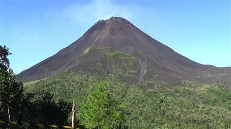 Gunung Awu Berstatus Siaga Warga Diminta Jauhi Zona Bahaya Derana Ntt