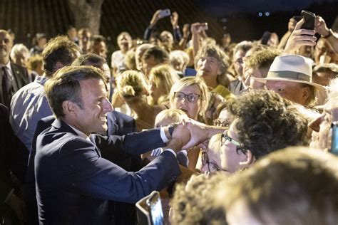 Photo Emmanuel Macron Bain De Foule Pour Le Pr Sident De La