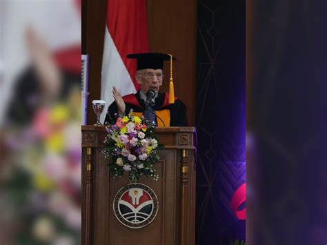 Upi Anugerahi Doktor Kehormatan Doktor Honoris Causa Bagi Peter Hywel