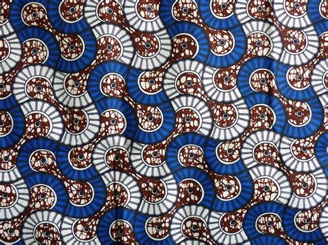 tissu wax africain motif bleu blanc marron par 0 50m Tissus à