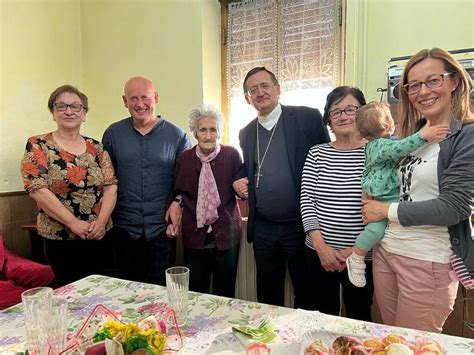 Il Vescovo Bodo Incontra La Centenaria Nonna Anna Di Torre San